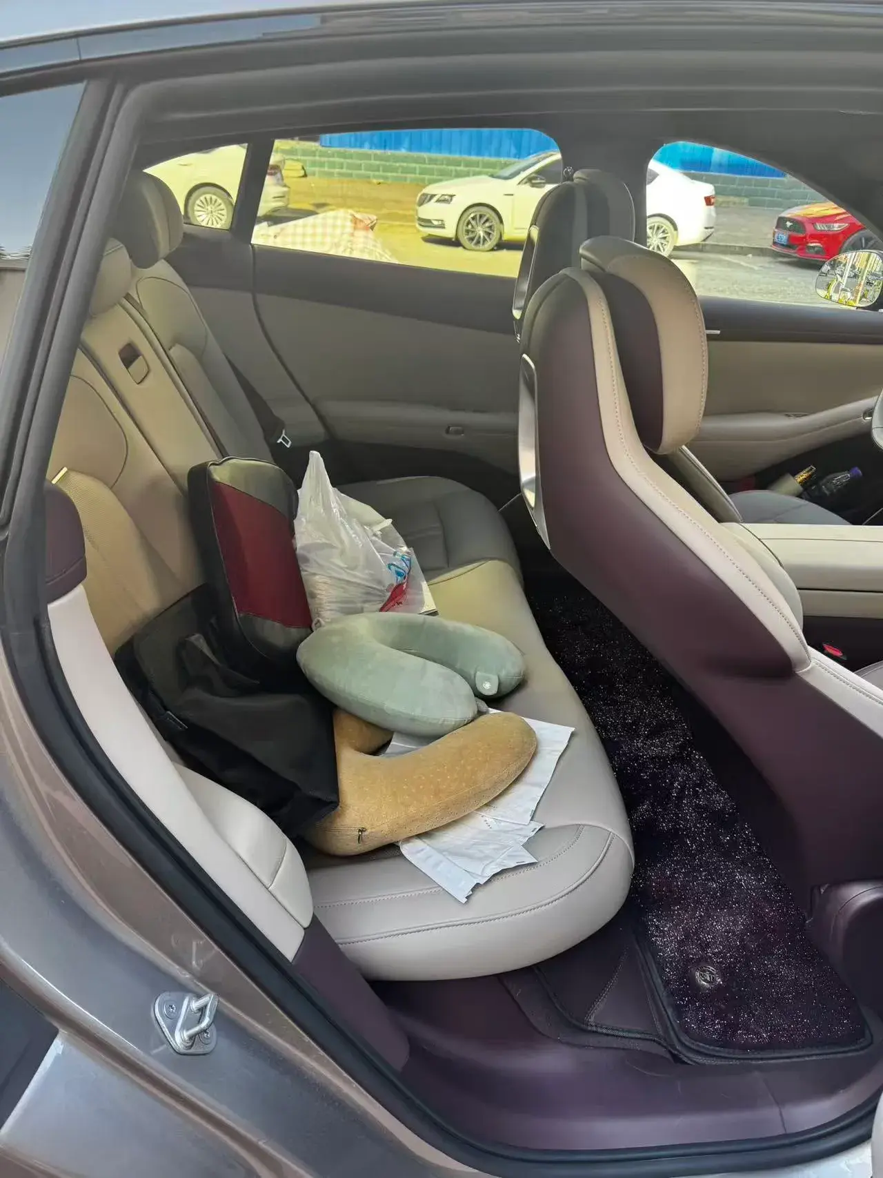 2025 MI YU7 thumbnail 3