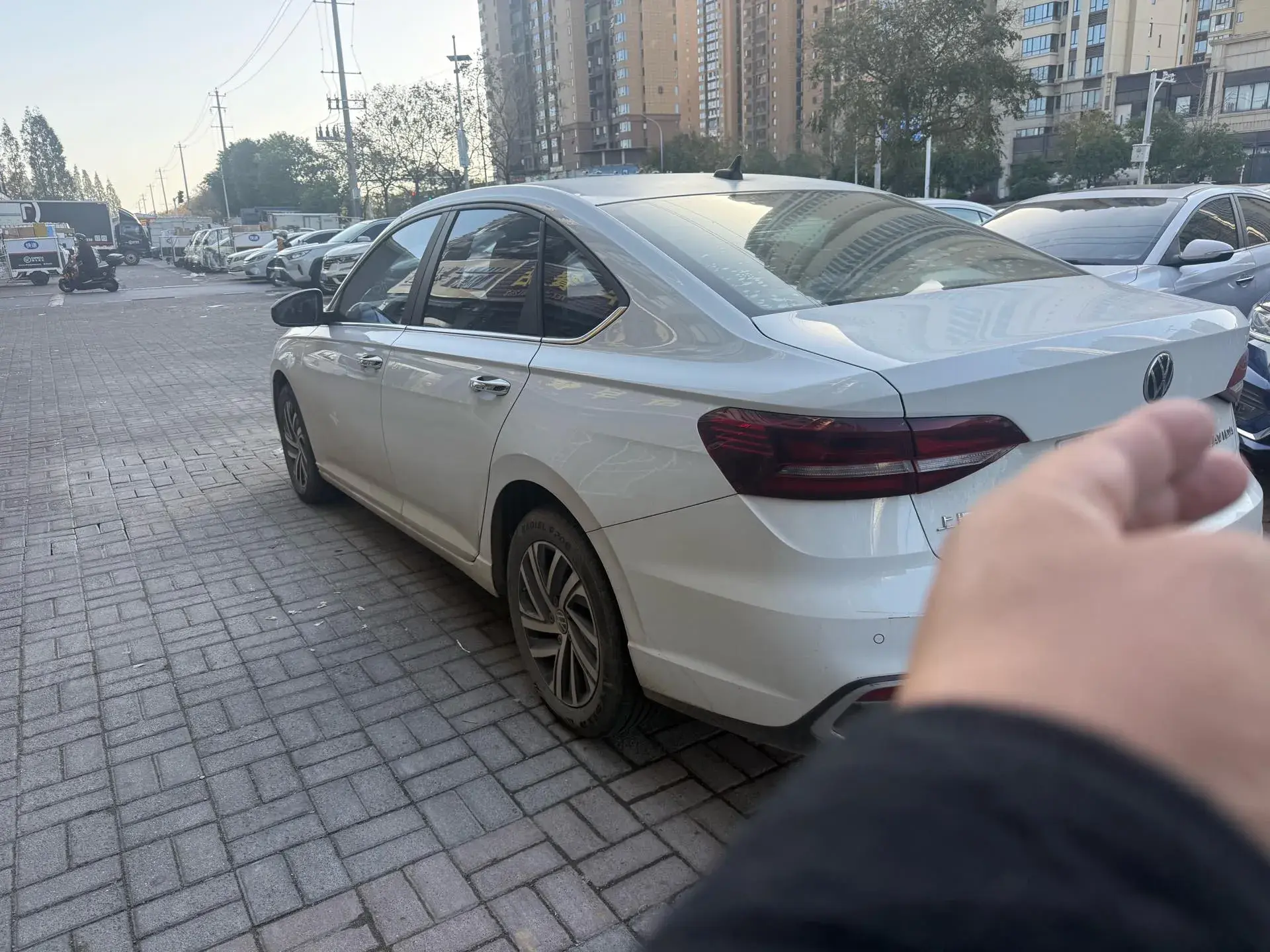 2023 VOLKSWAGEN LAVIDA thumbnail 4