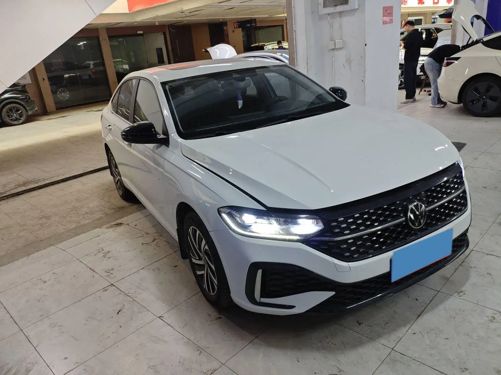 2023 VOLKSWAGEN LAVIDA thumbnail 2