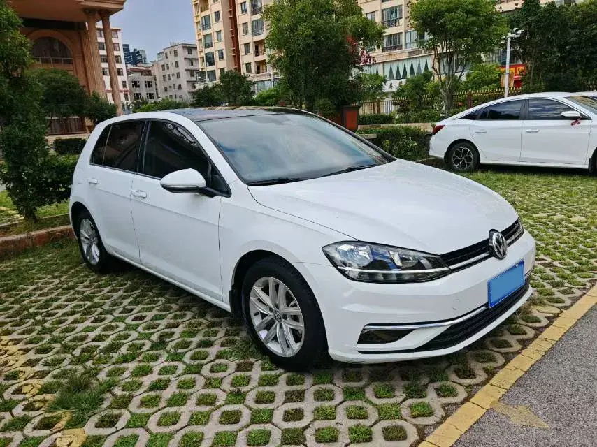 2019 VOLKSWAGEN GOLF thumbnail 3