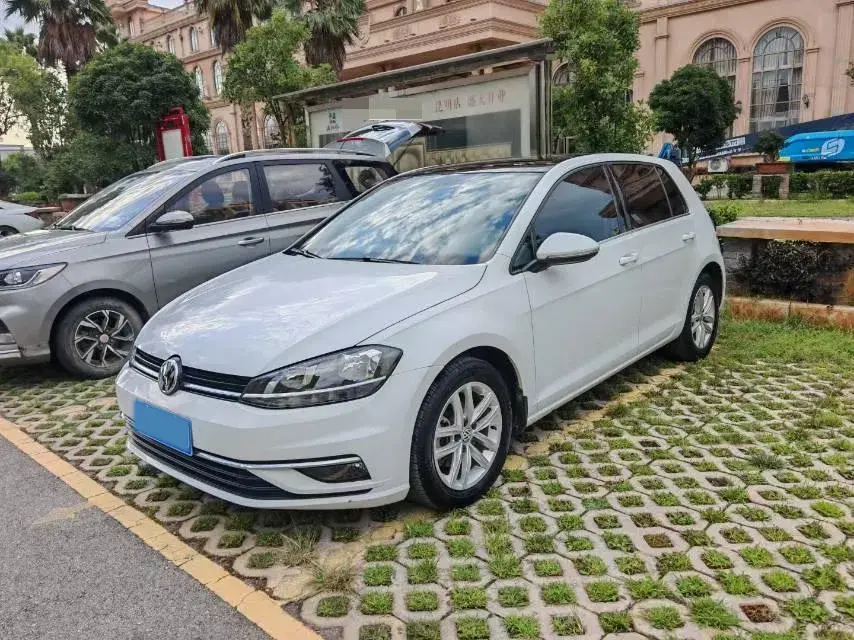 2019 VOLKSWAGEN GOLF view 1