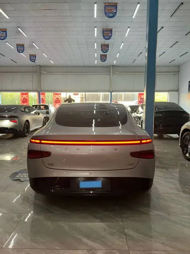 2023 XPENG P7 thumbnail 4