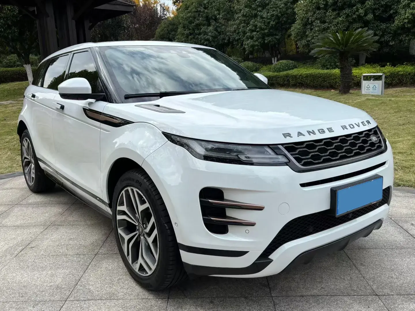 2020 LAND ROVER thumbnail 3