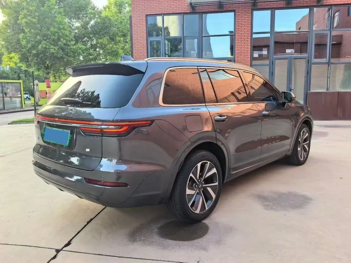 2021 LI ONE thumbnail 3