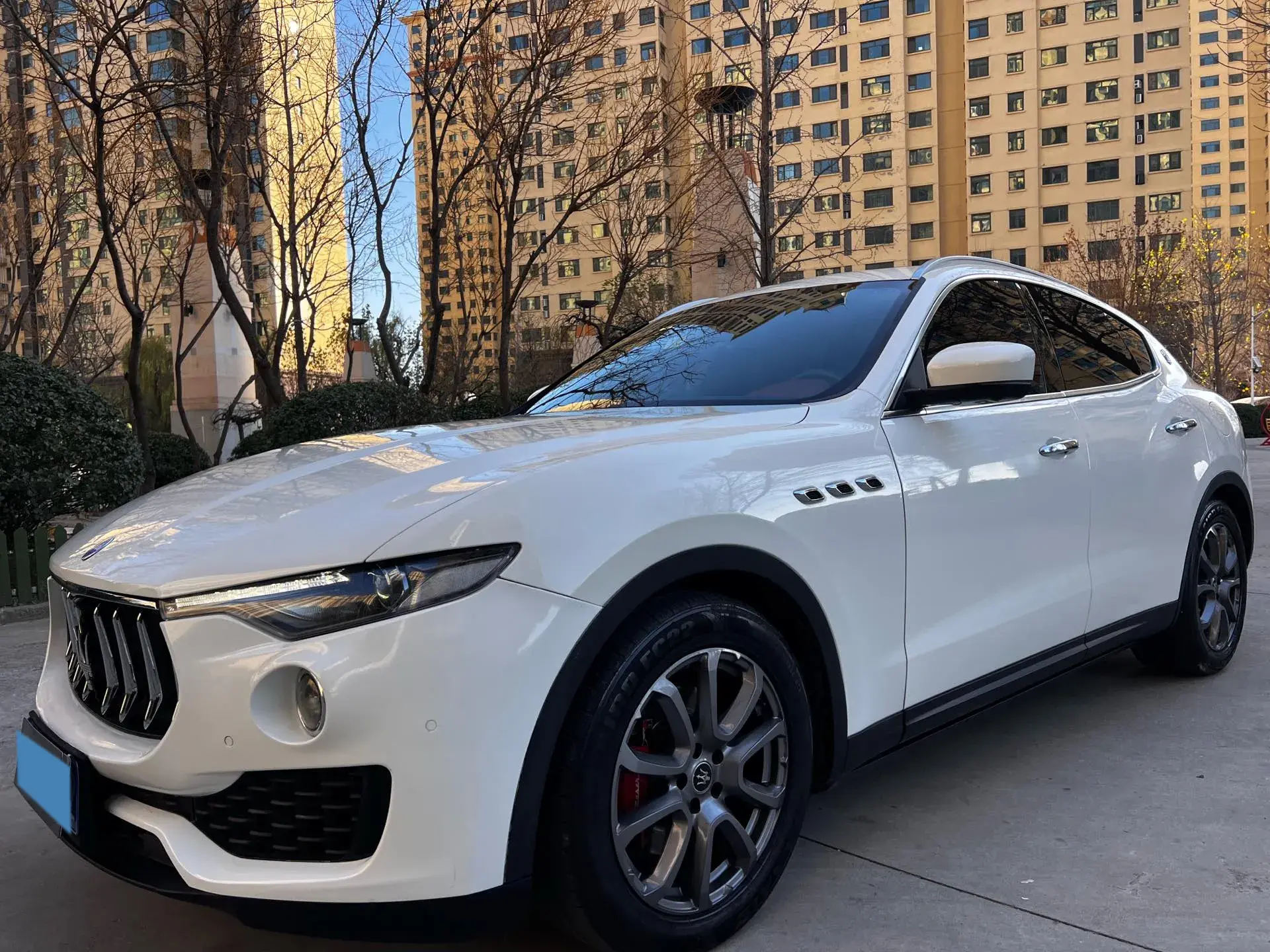 2019 MASERATI LEVANTE view 1