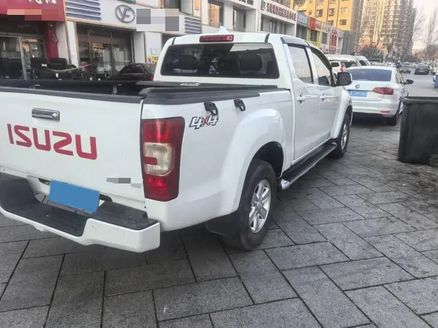 2022 ISUZU RE-MAX thumbnail 4