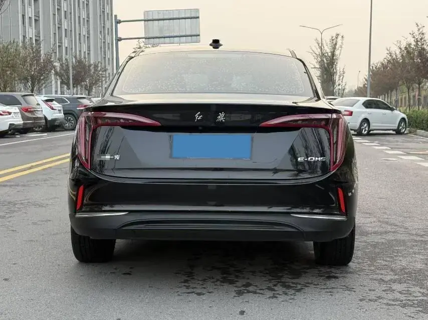 2022 HONGQI E-QM5 thumbnail 4