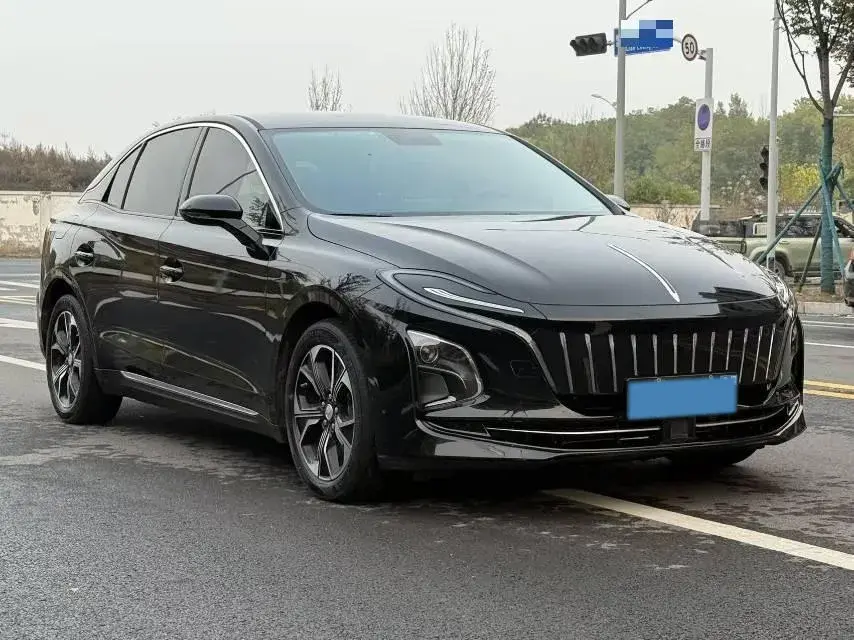 2022 HONGQI E-QM5 thumbnail 3