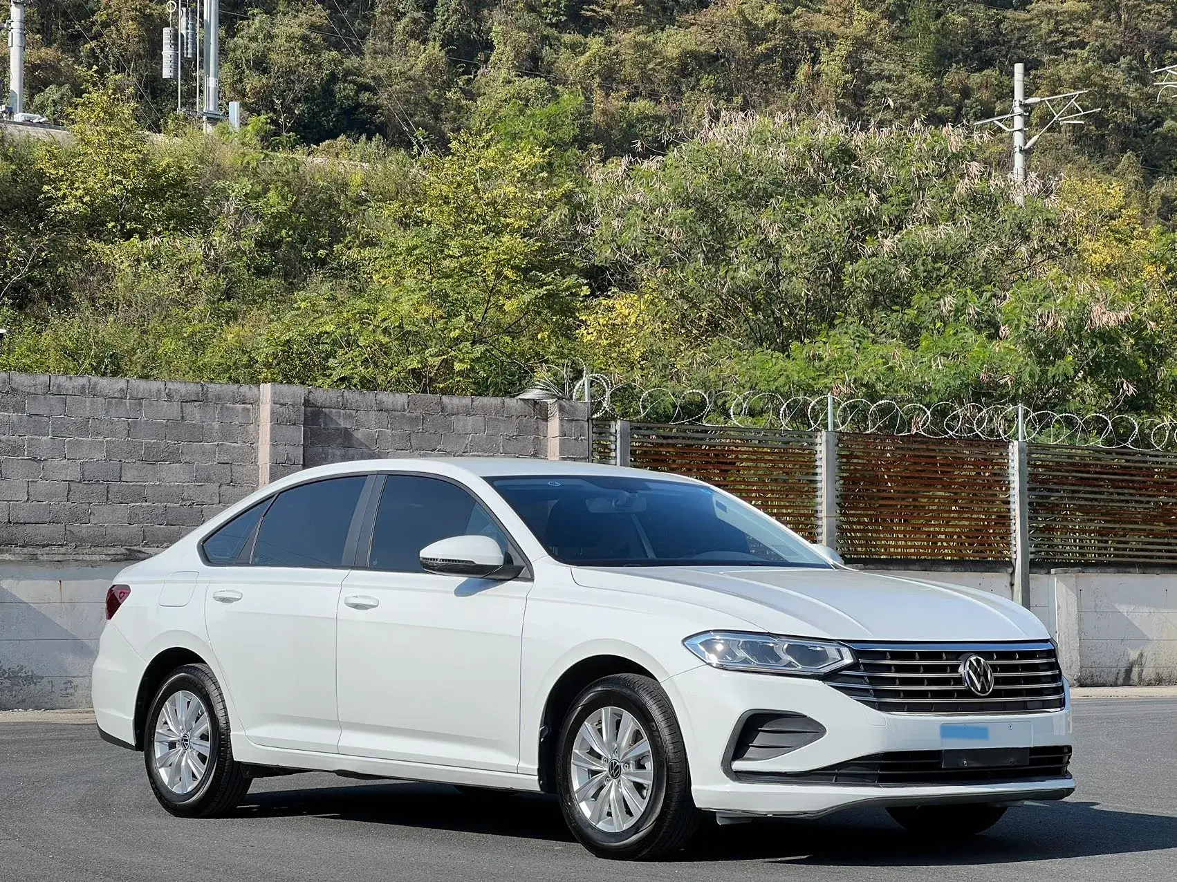 2023 VOLKSWAGEN LAVIDA thumbnail 3