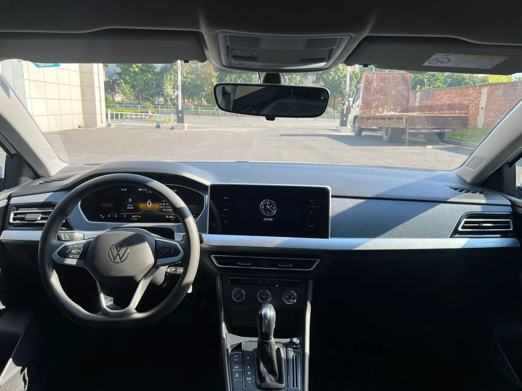 2023 VOLKSWAGEN LAVIDA thumbnail 4