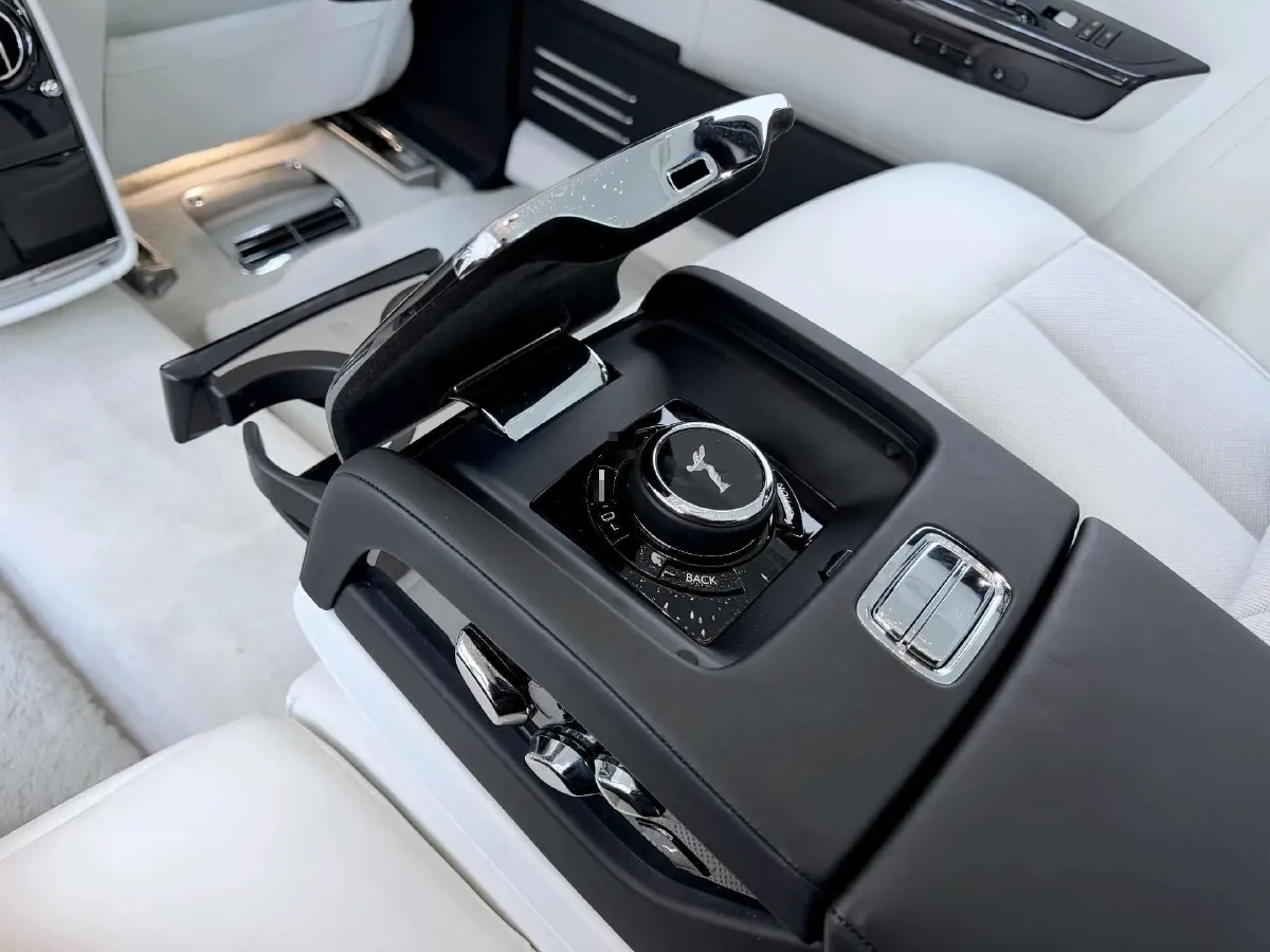 2018 Rolls-Royce Phantom 6.7T 571HP V12 8AT,autocango,china used car exporter,china ev exporter,chinese used car exporter,chinese used ev exporter