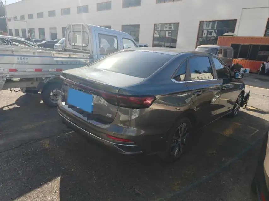 2023 GEELY EMGRAND thumbnail 2