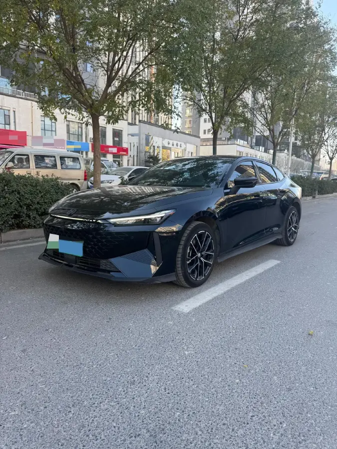 2024 ChangAn UNI-V iDD 1.5L 110HP L4 E-CVT PHEV 18.99KWH