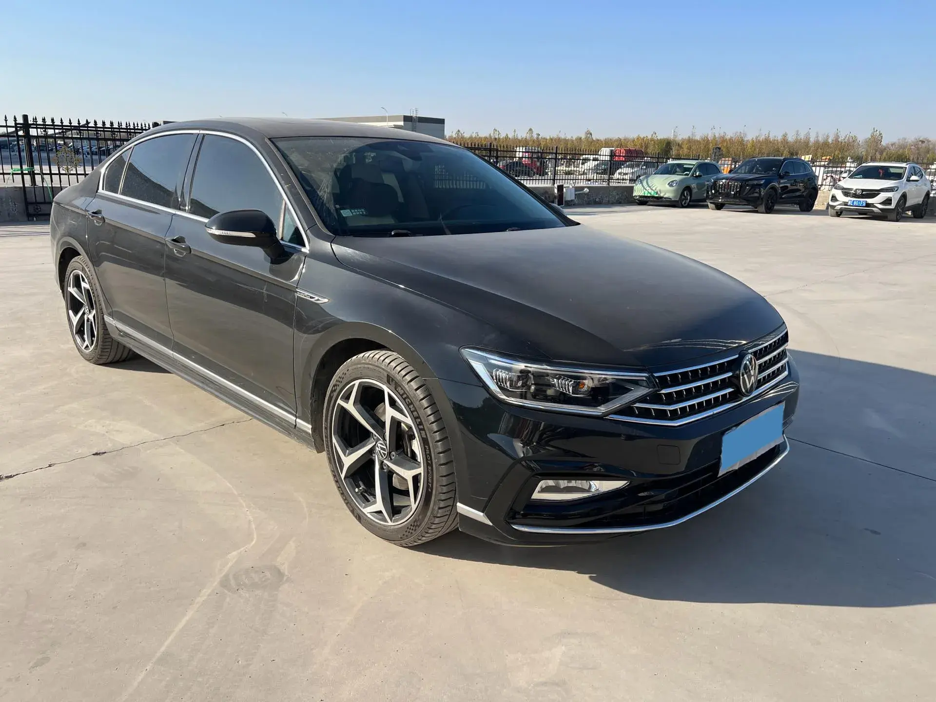 2023 VOLKSWAGEN MAGOTAN thumbnail 3