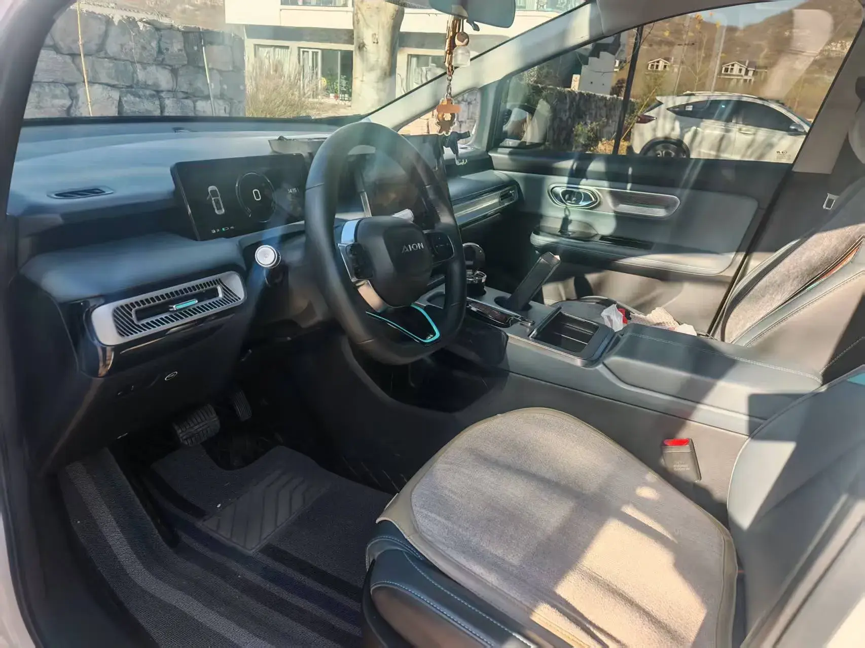 2023 AION Y thumbnail 2