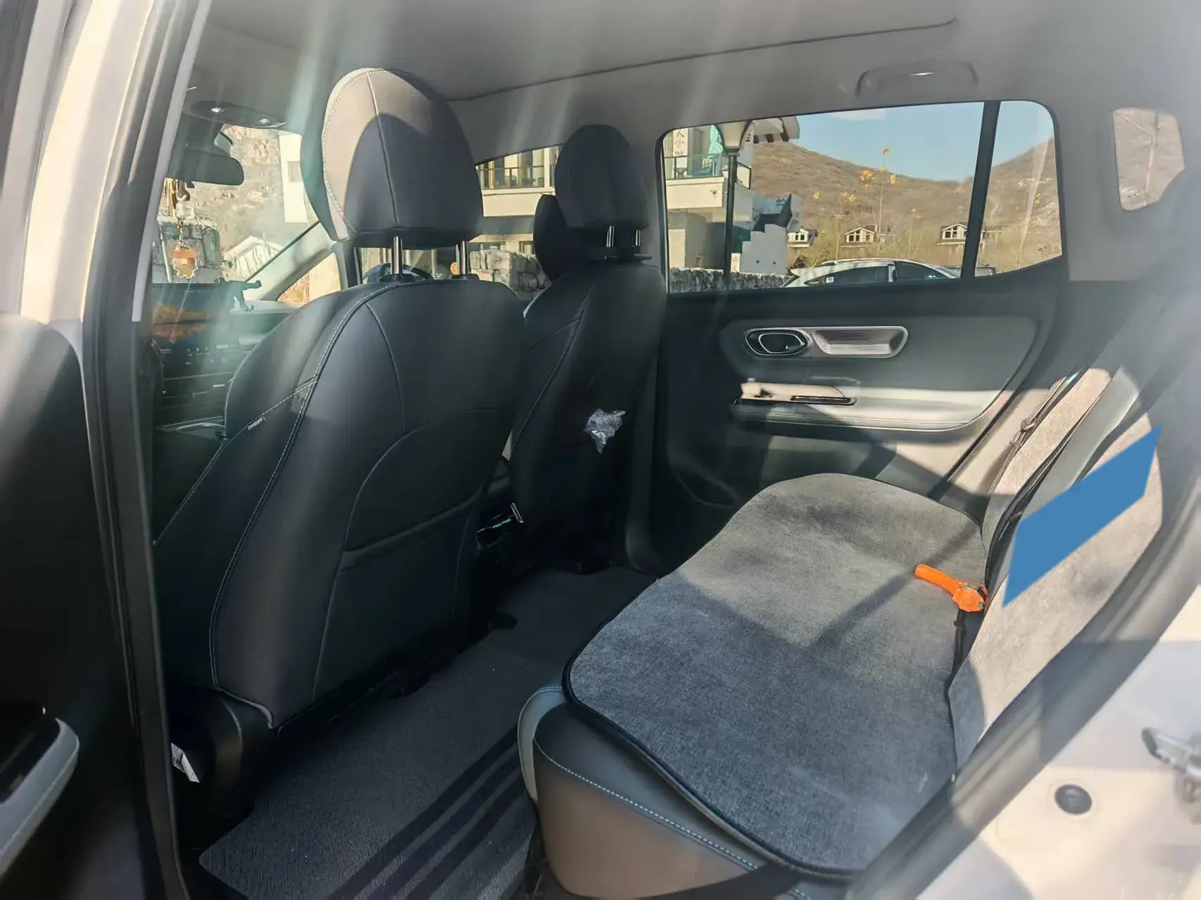 2023 AION Y thumbnail 3