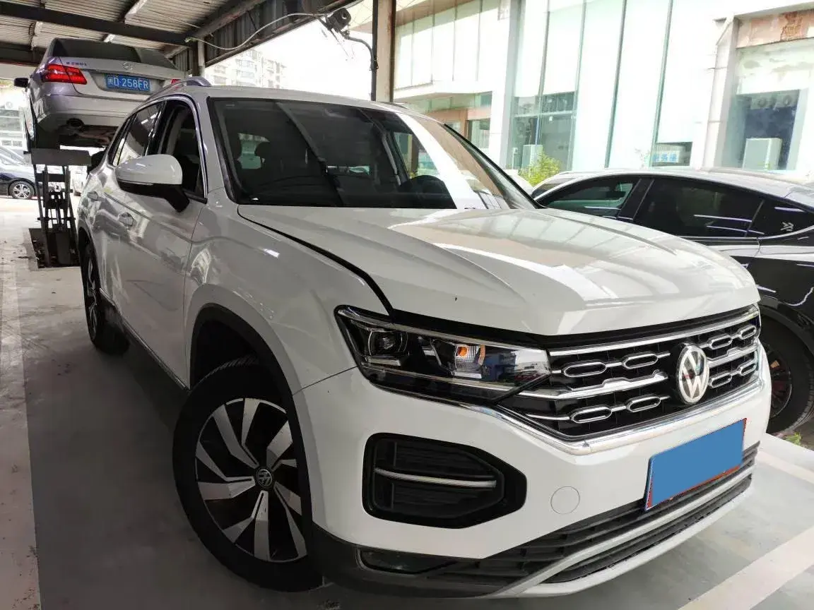 2020 VOLKSWAGEN TAYRON thumbnail 2