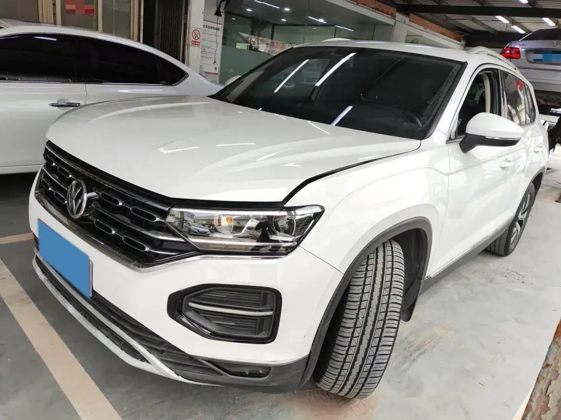 2020 VOLKSWAGEN TAYRON view 1