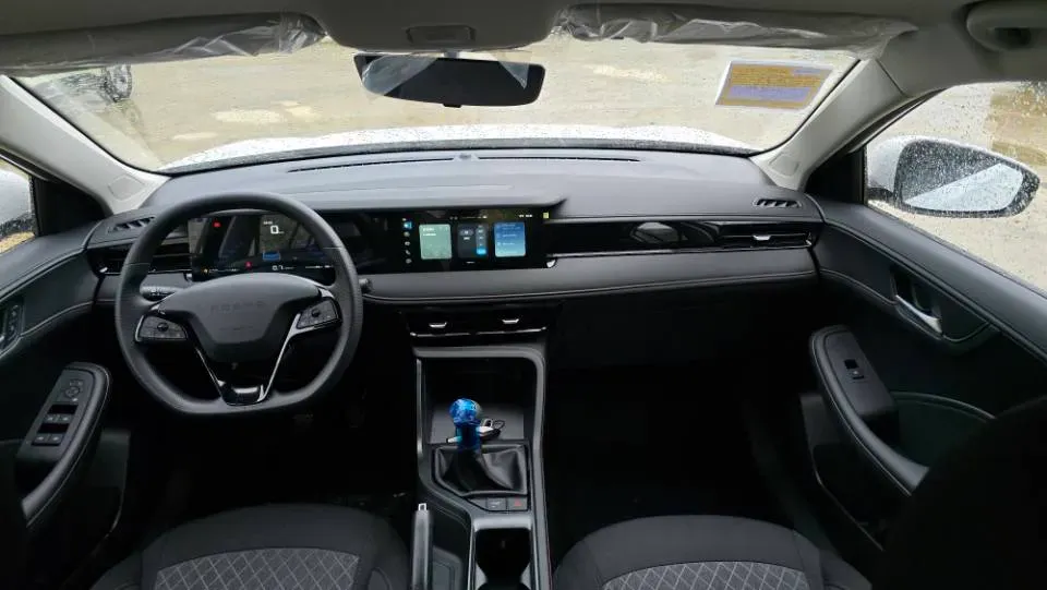 2026 Roewe i5 1.5L 129HP L4 5MT,autocango,china used car exporter,china ev exporter,chinese used car exporter,chinese used ev exporter