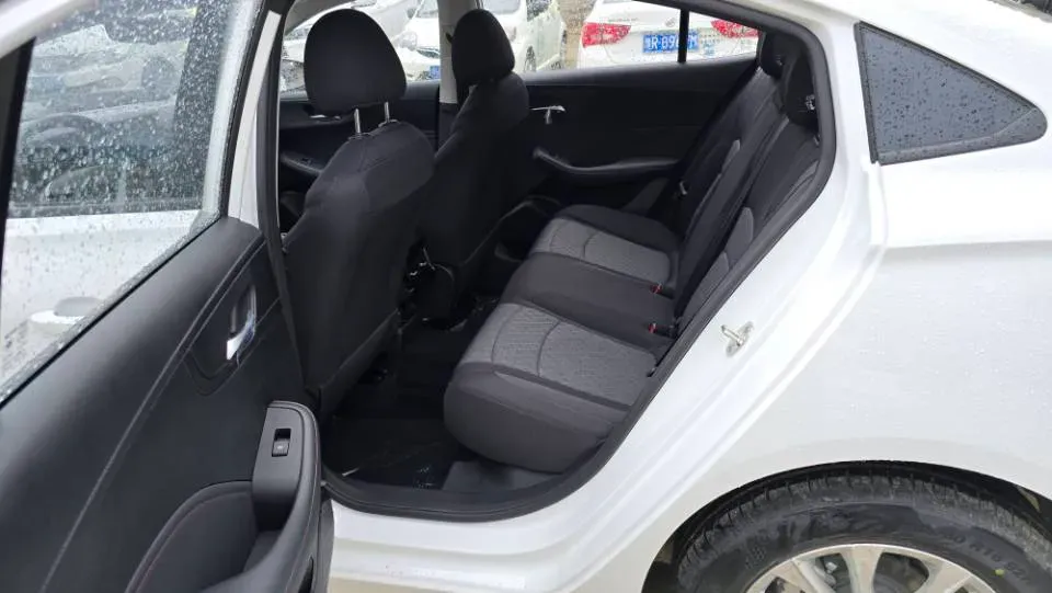 2026 Roewe i5 1.5L 129HP L4 5MT,autocango,china used car exporter,china ev exporter,chinese used car exporter,chinese used ev exporter