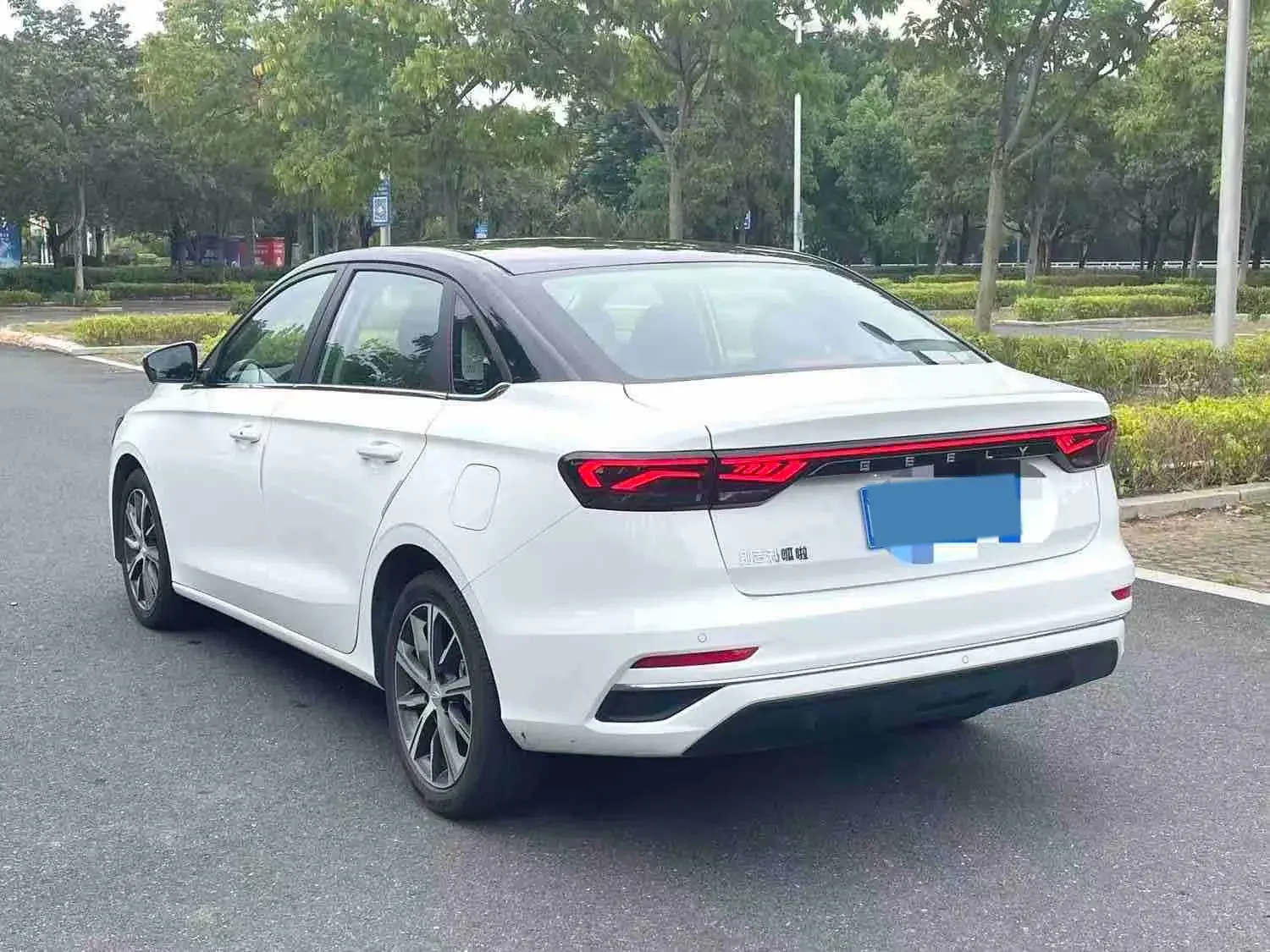 2023 GEELY EMGRAND thumbnail 4