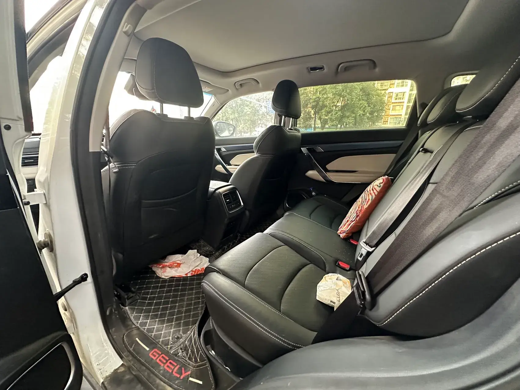 2022 GEELY AZKARRA thumbnail 4