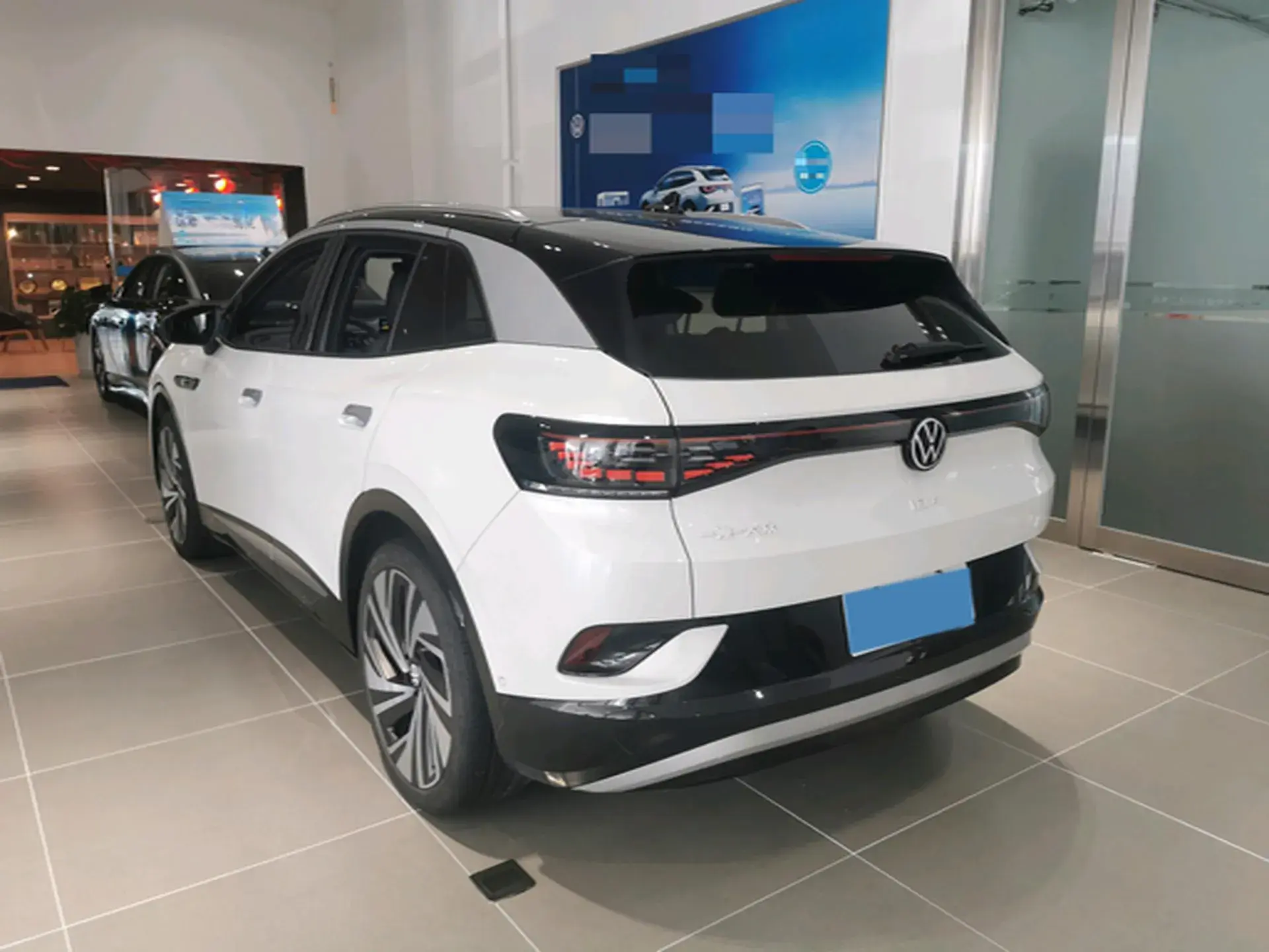 2024 VOLKSWAGEN ID.4 thumbnail 4