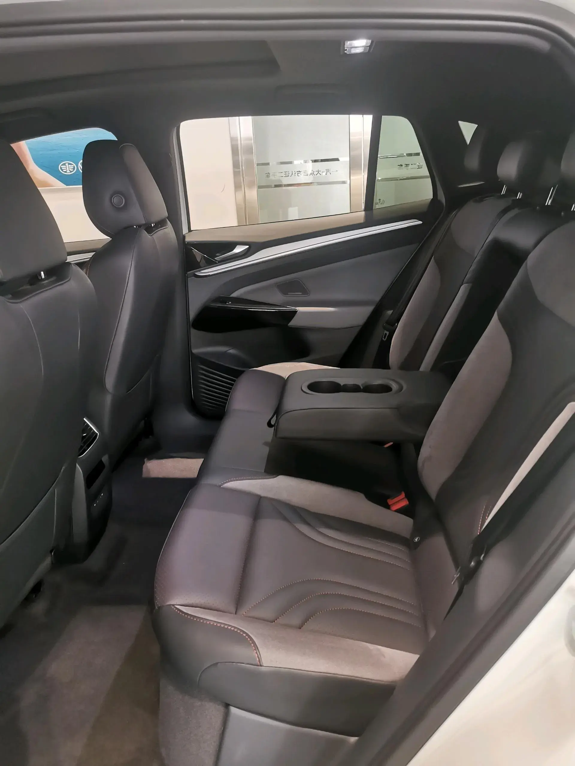 2024 VOLKSWAGEN ID.4 thumbnail 3