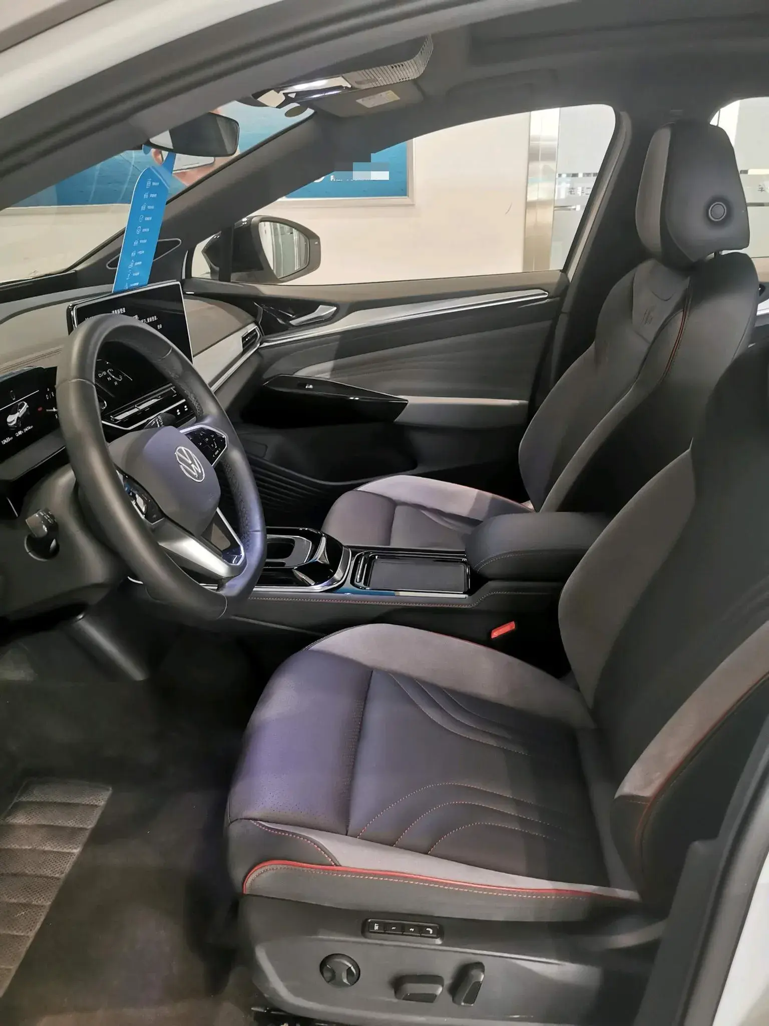 2024 VOLKSWAGEN ID.4 thumbnail 2