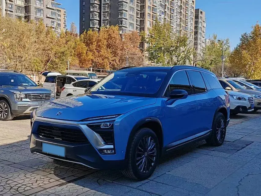 2018 NIO ES8 view 1