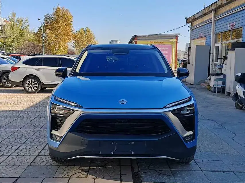 2018 NIO ES8 thumbnail 2