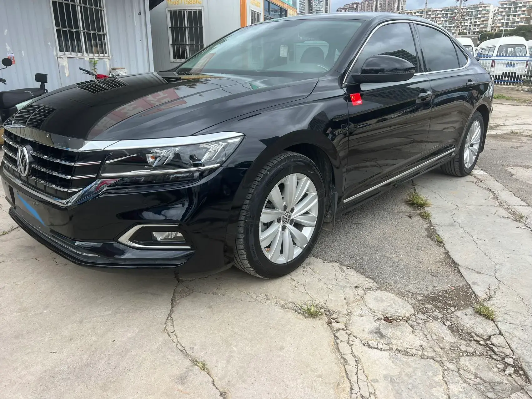 2019 VOLKSWAGEN PASSAT view 1