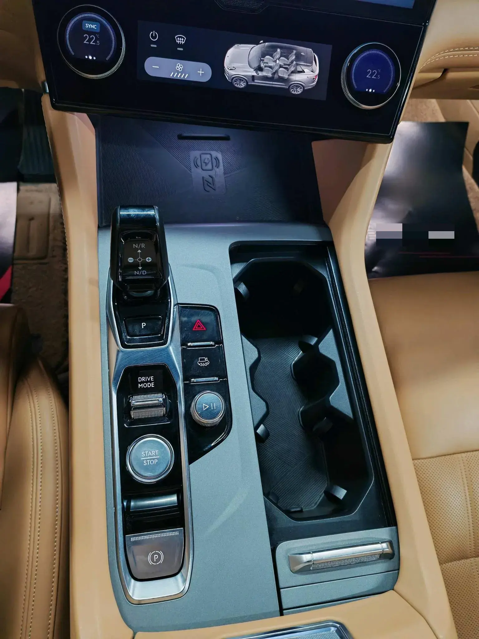 2023 LYNK&CO 09 thumbnail 4