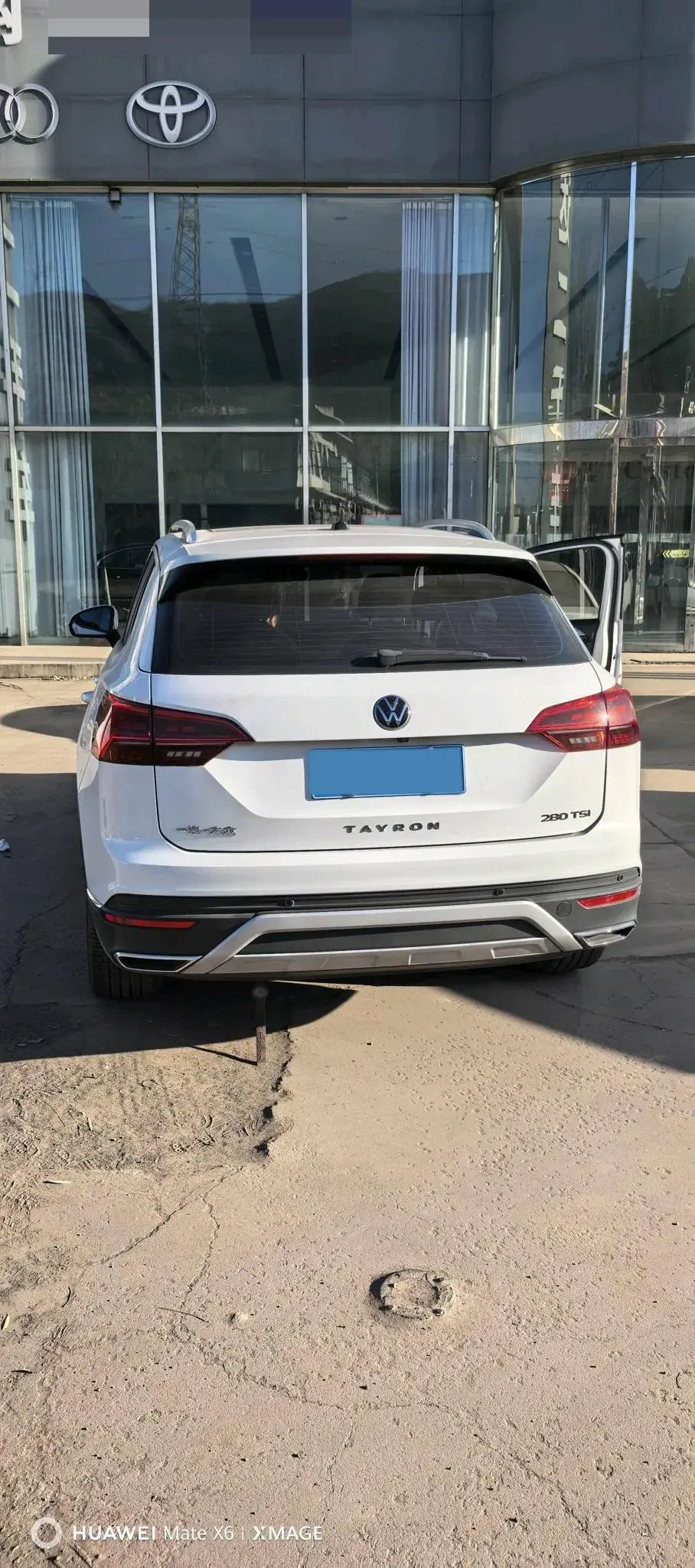 2022 VOLKSWAGEN TAYRON thumbnail 4