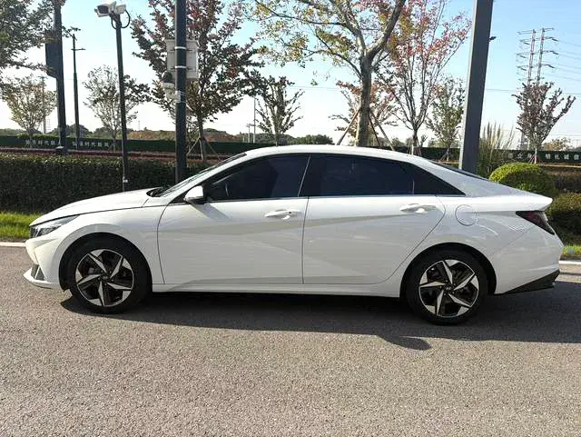 2022 HYUNDAI ELANTRA thumbnail 4