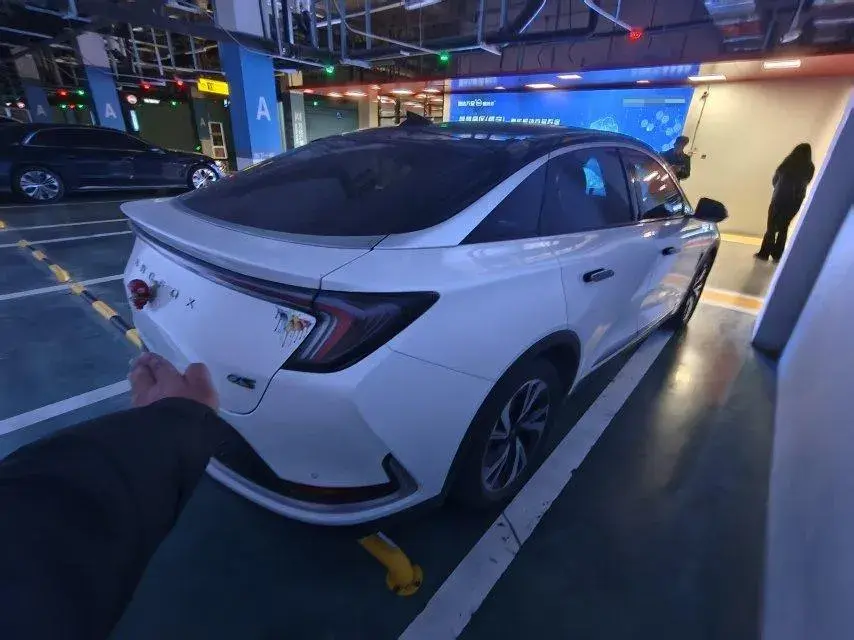 2022 ARCFOX ΑS thumbnail 2