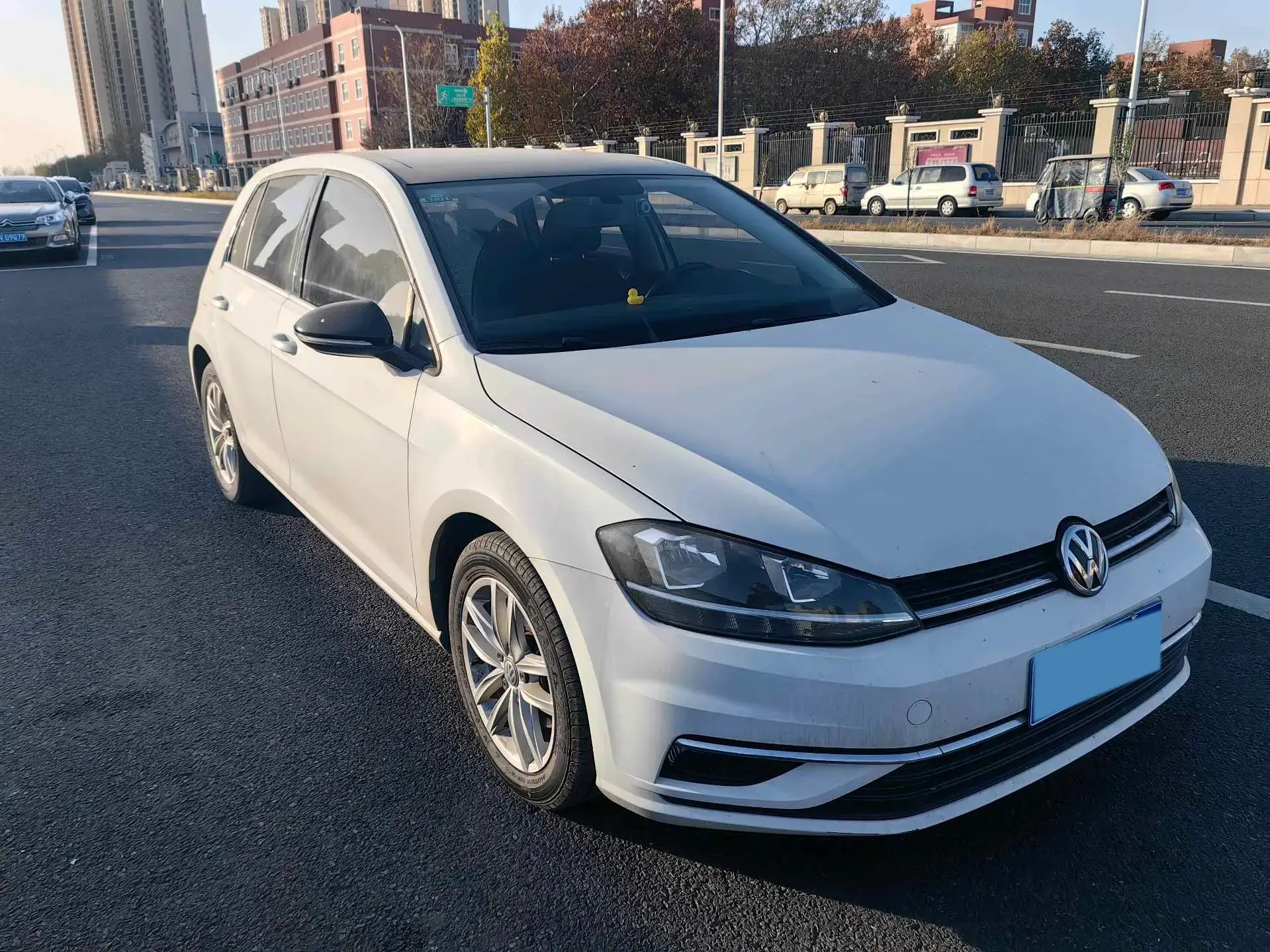 2019 VOLKSWAGEN GOLF thumbnail 3
