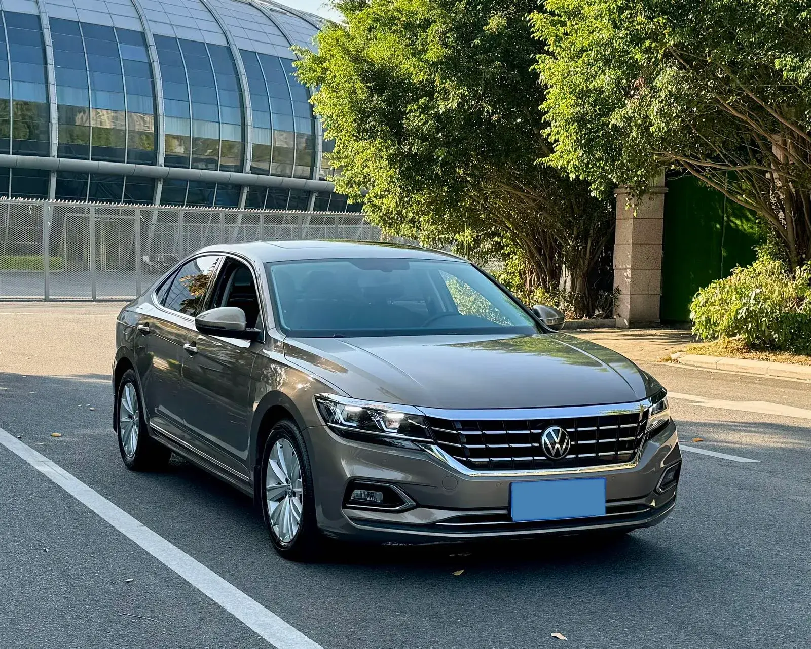 2020 VOLKSWAGEN PASSAT thumbnail 3