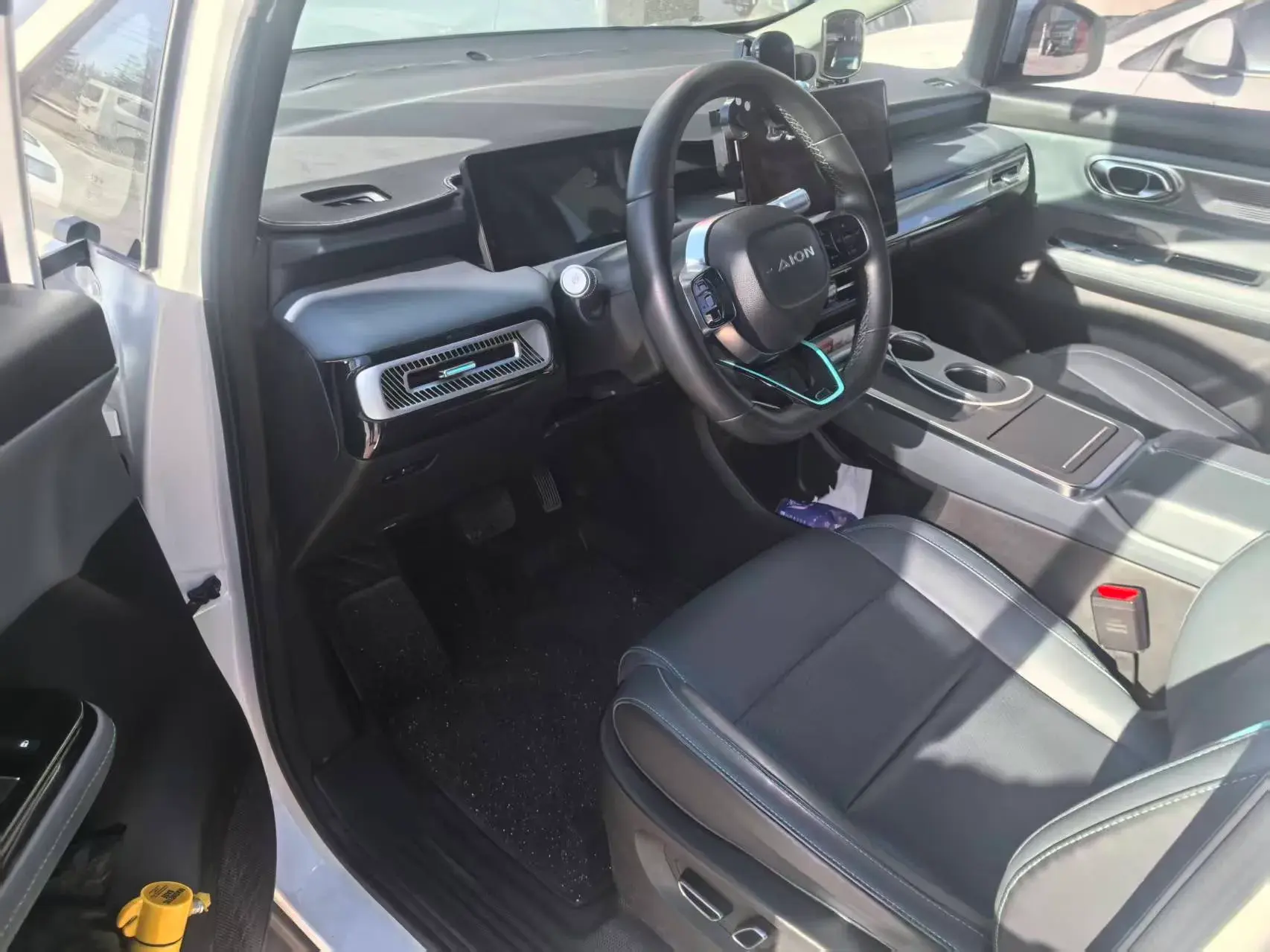 2023 AION Y thumbnail 2