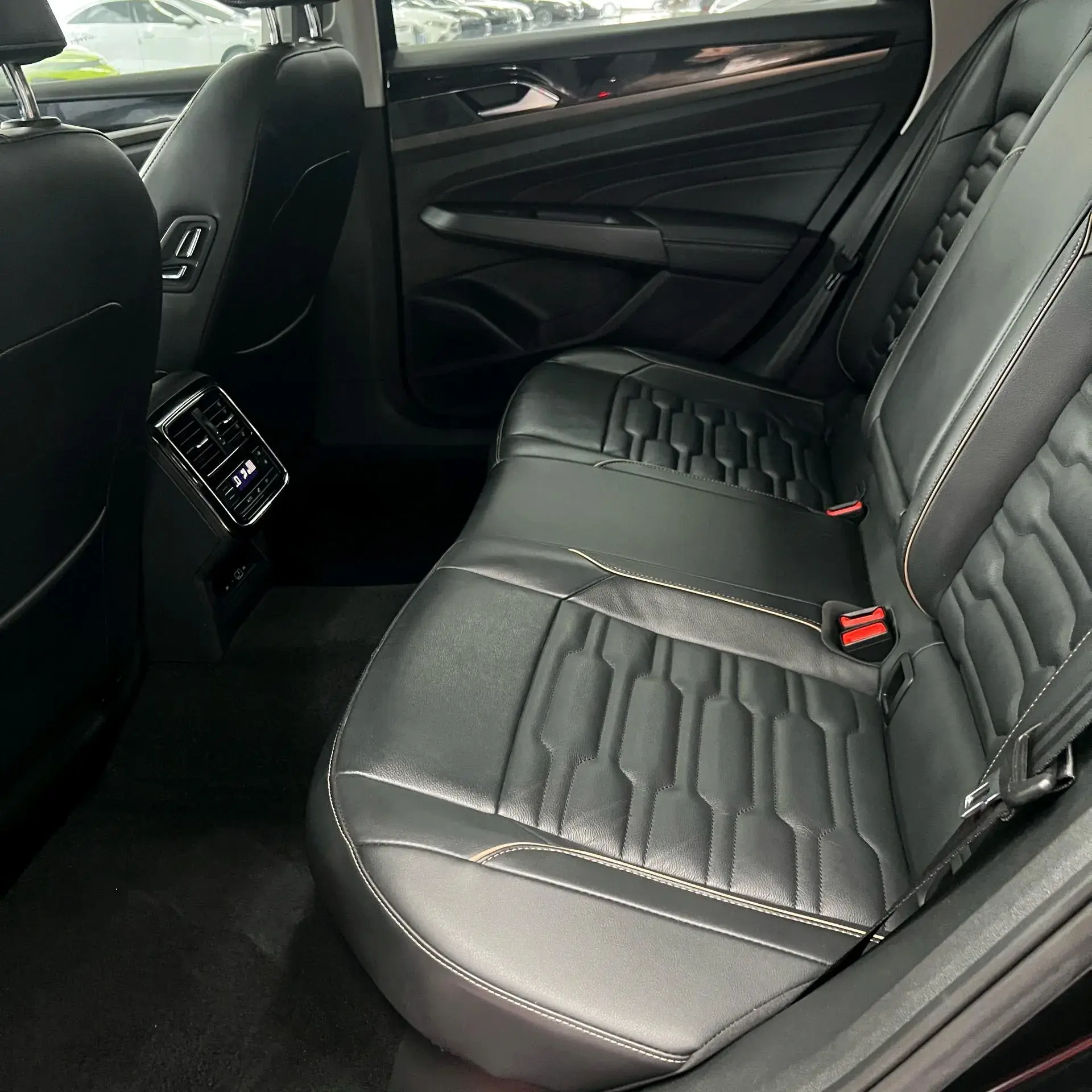 2019 VOLKSWAGEN PASSAT thumbnail 4