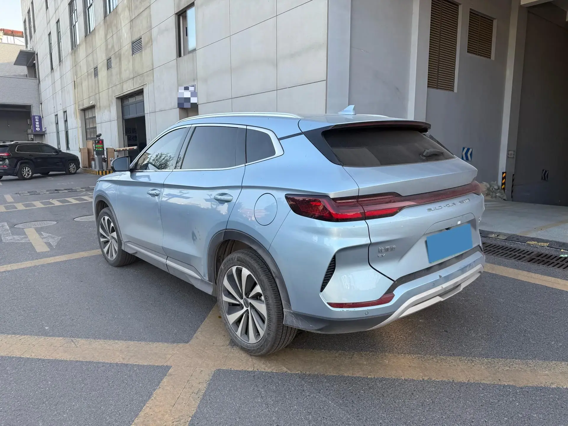 2023 BYD SONG thumbnail 3