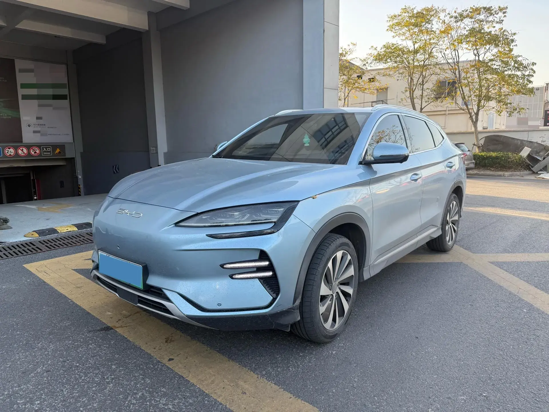 2023 BYD SONG view 1