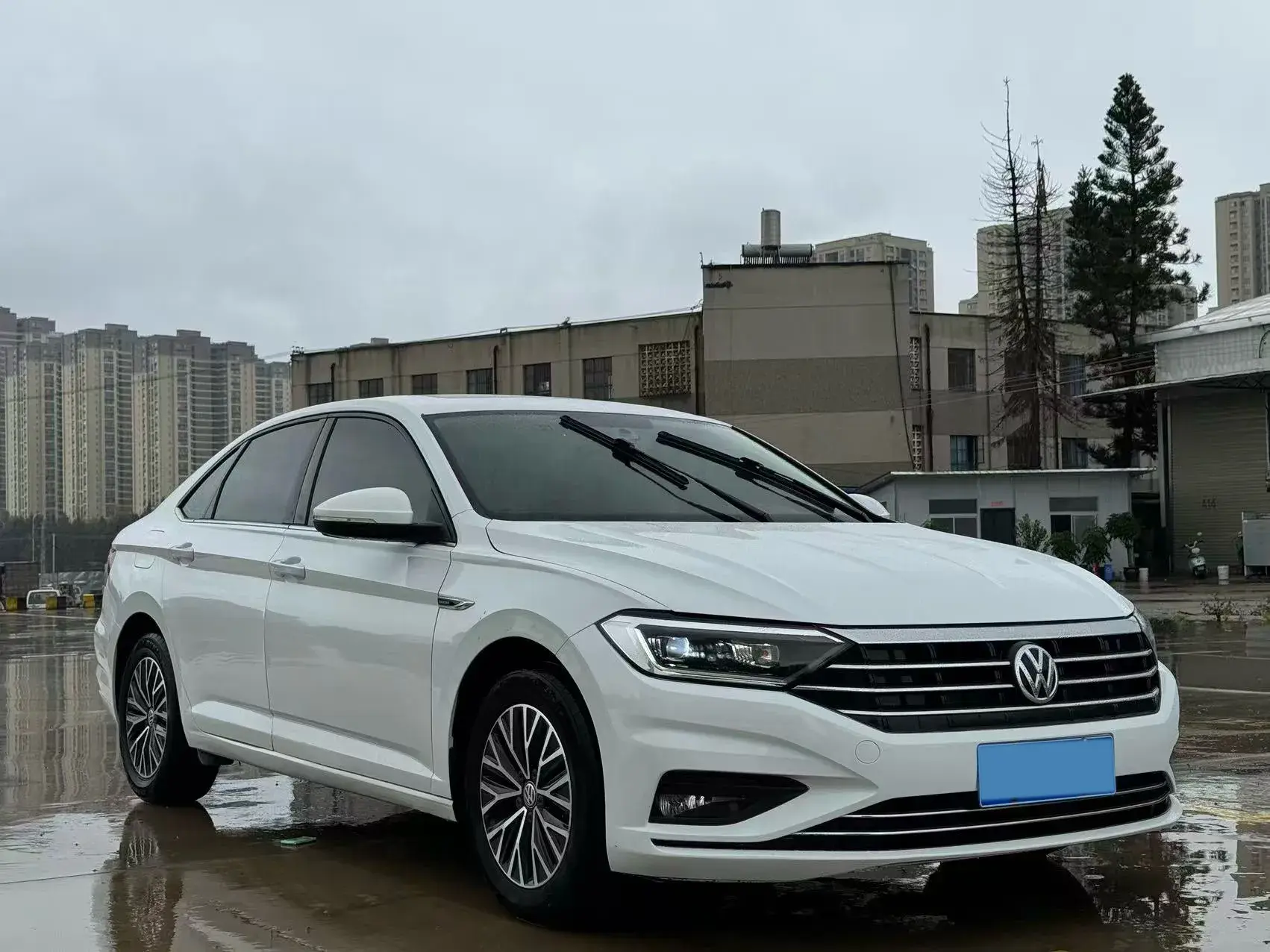 2019 VOLKSWAGEN SAGITAR thumbnail 3