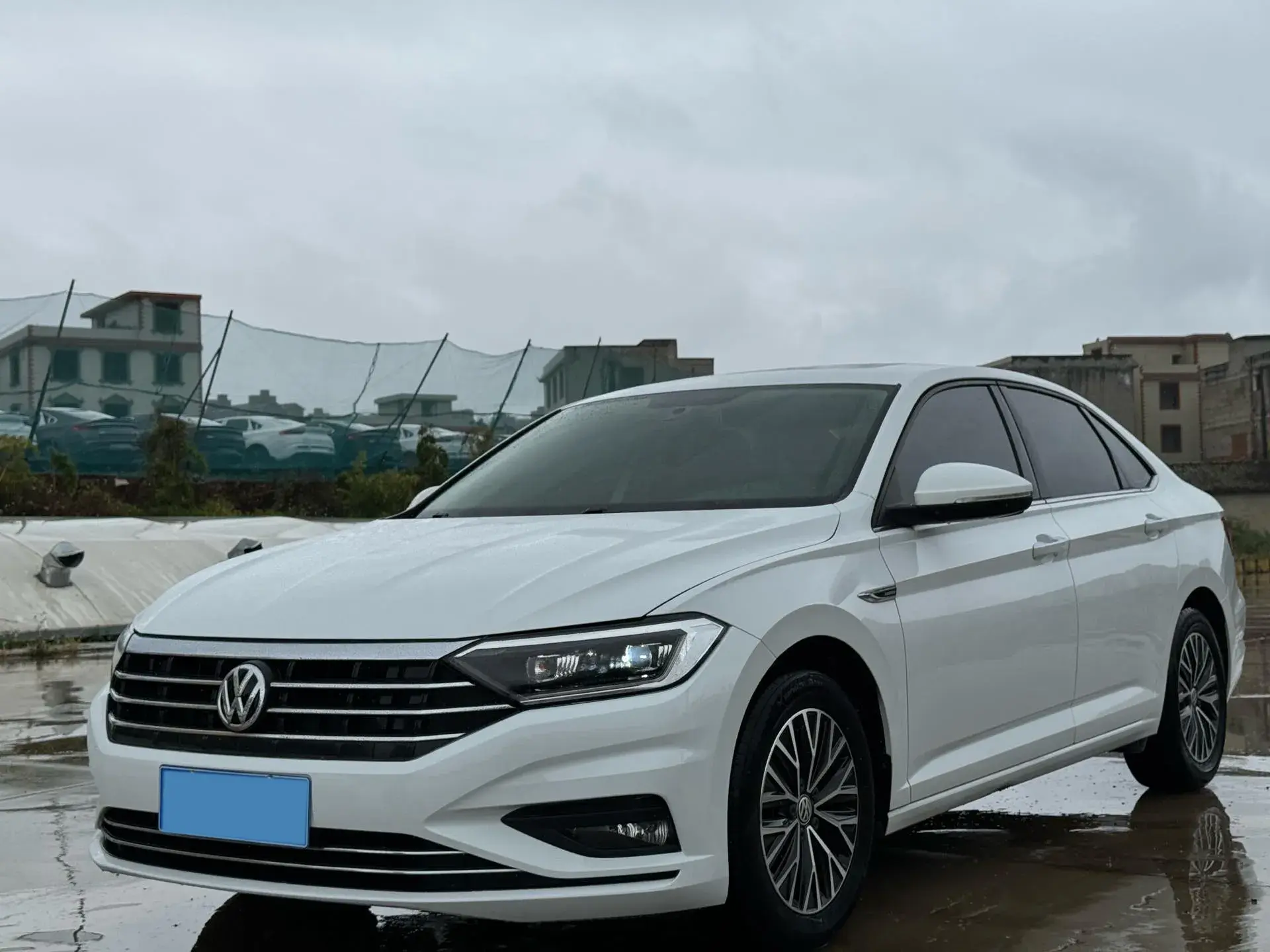 2019 VOLKSWAGEN SAGITAR view 1