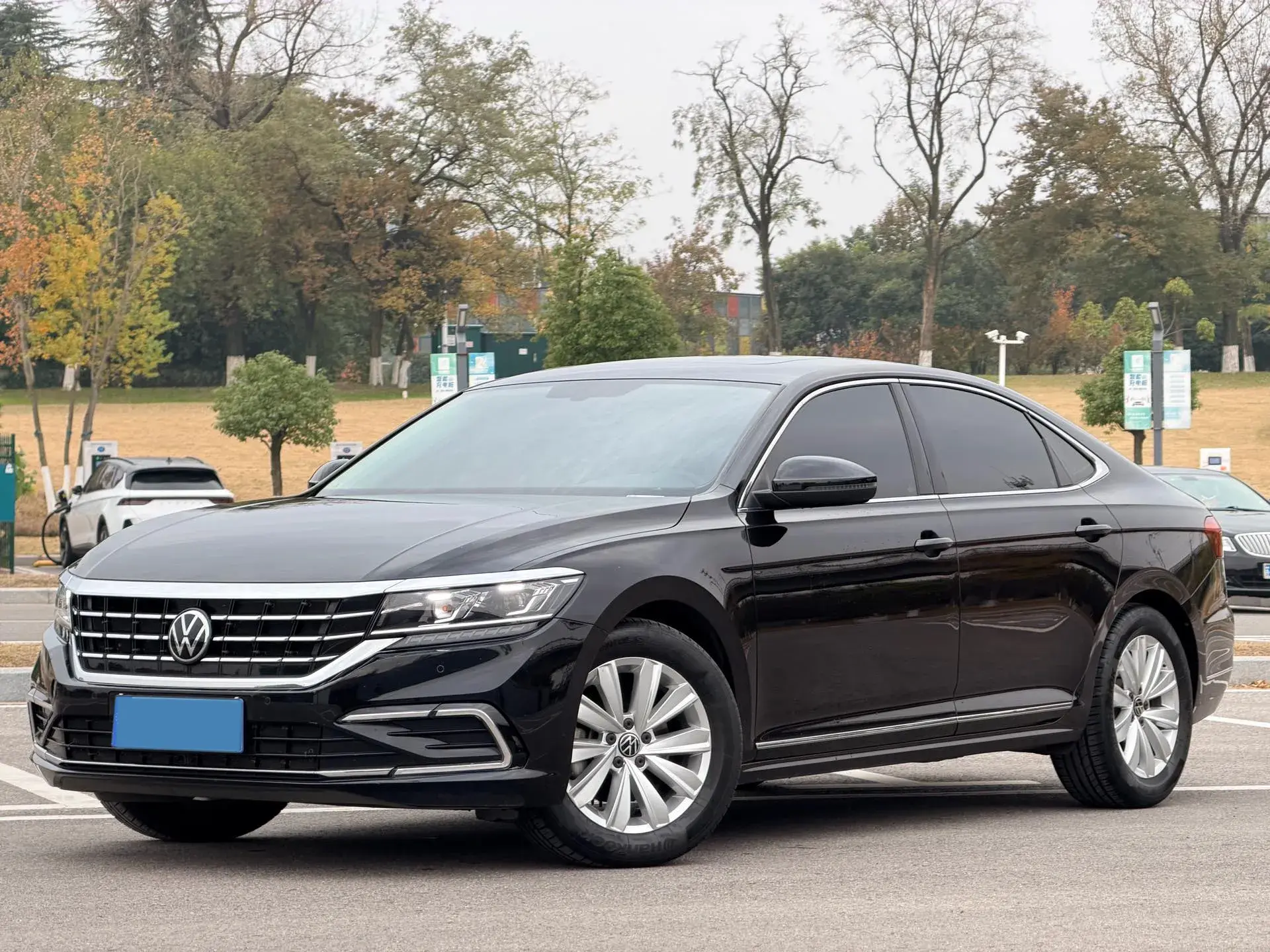 2021 VOLKSWAGEN PASSAT view 1