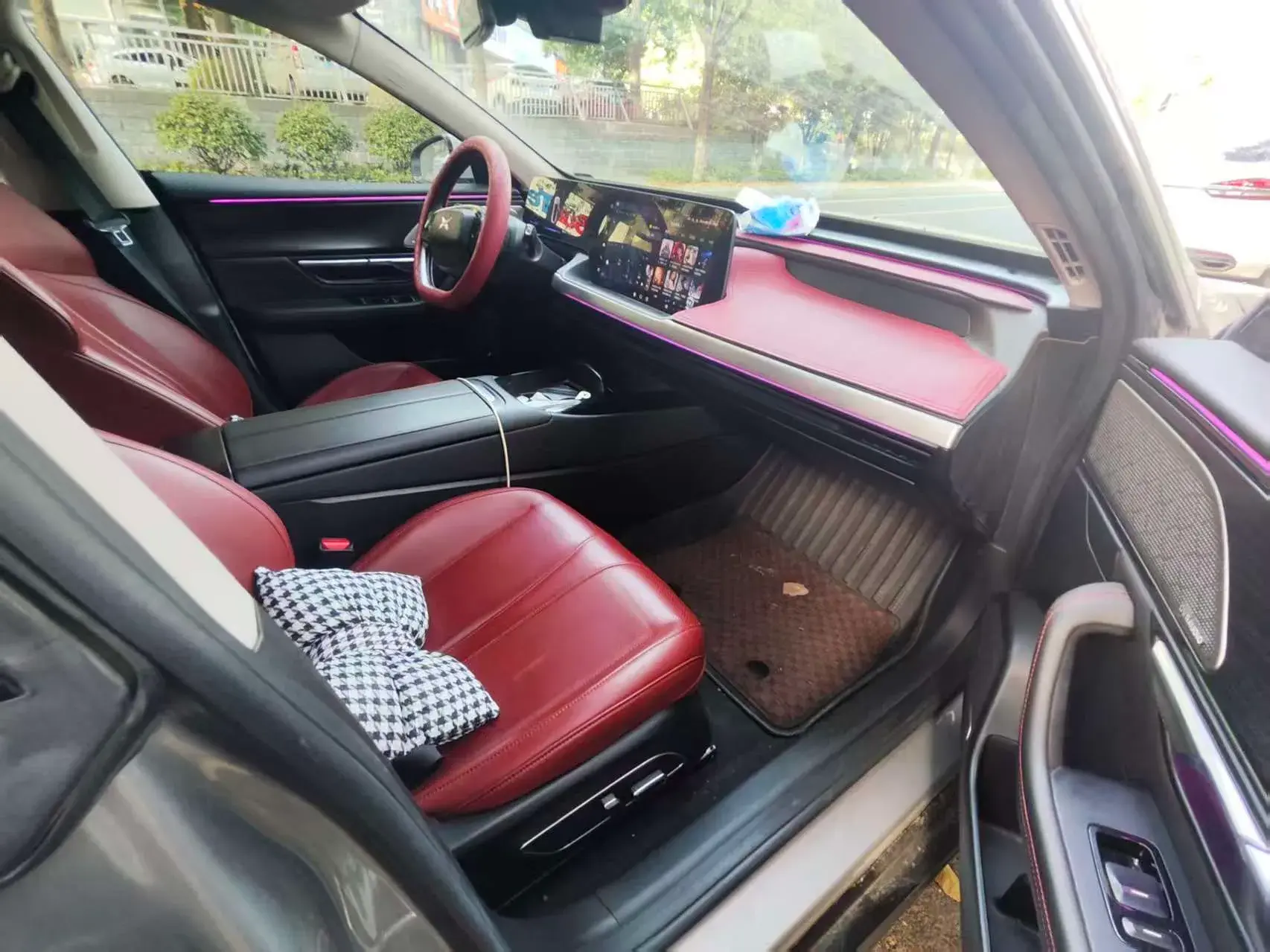 2022 XPENG P7 thumbnail 4