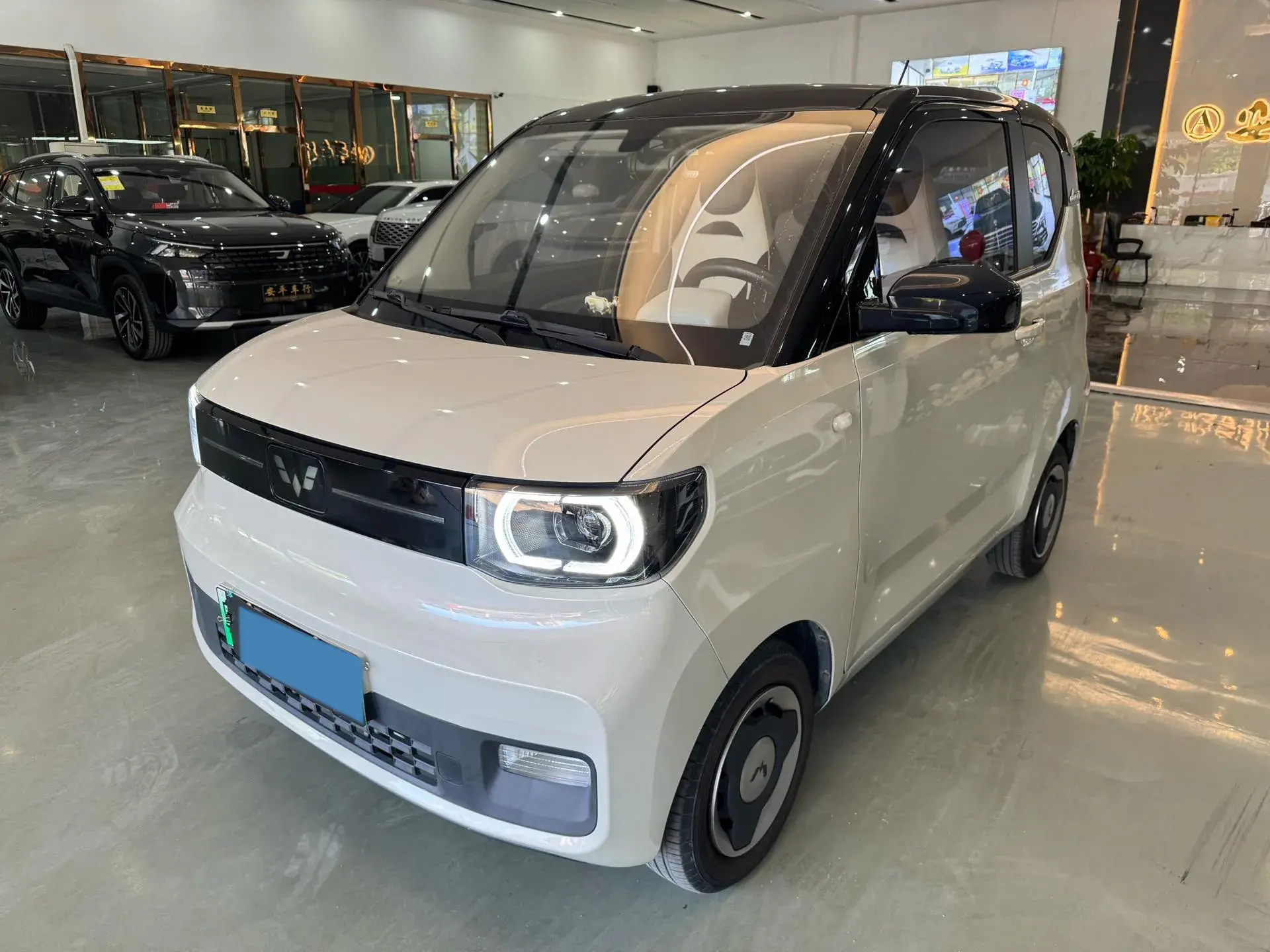 2022 WULING HONGGUANG view 1