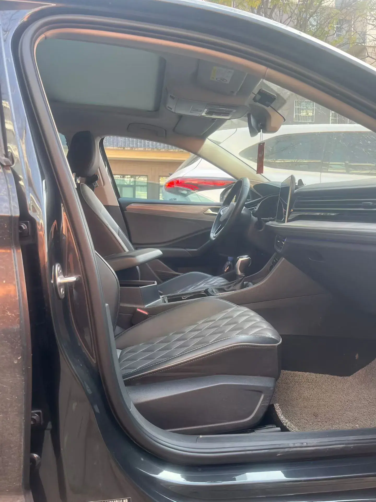 2023 VOLKSWAGEN SAGITAR thumbnail 4