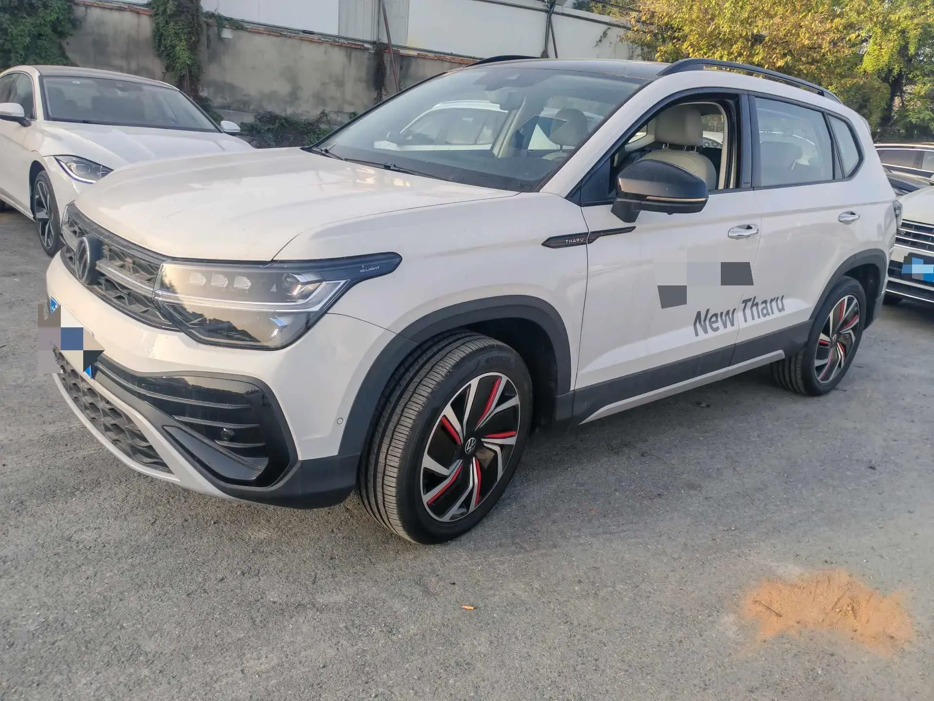 2024 VOLKSWAGEN THARU view 1