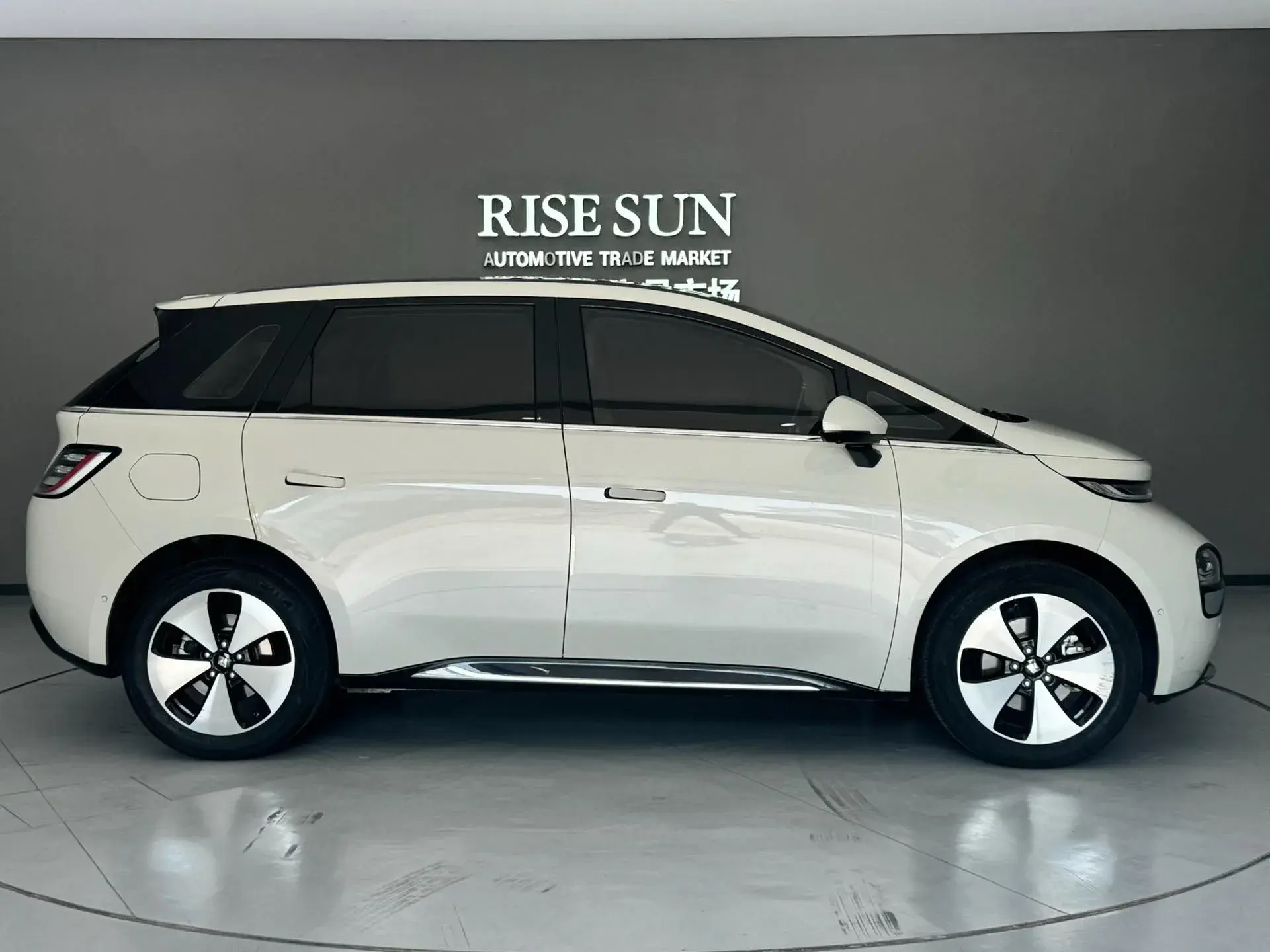 2023 BAOJUN CLOUD thumbnail 4